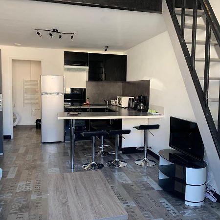 Appartement Tout Confort En Mezzanine A 20Mn A Pied Du Centre-Ville Avec Tv Et Wifi La Rochelle  Luaran gambar