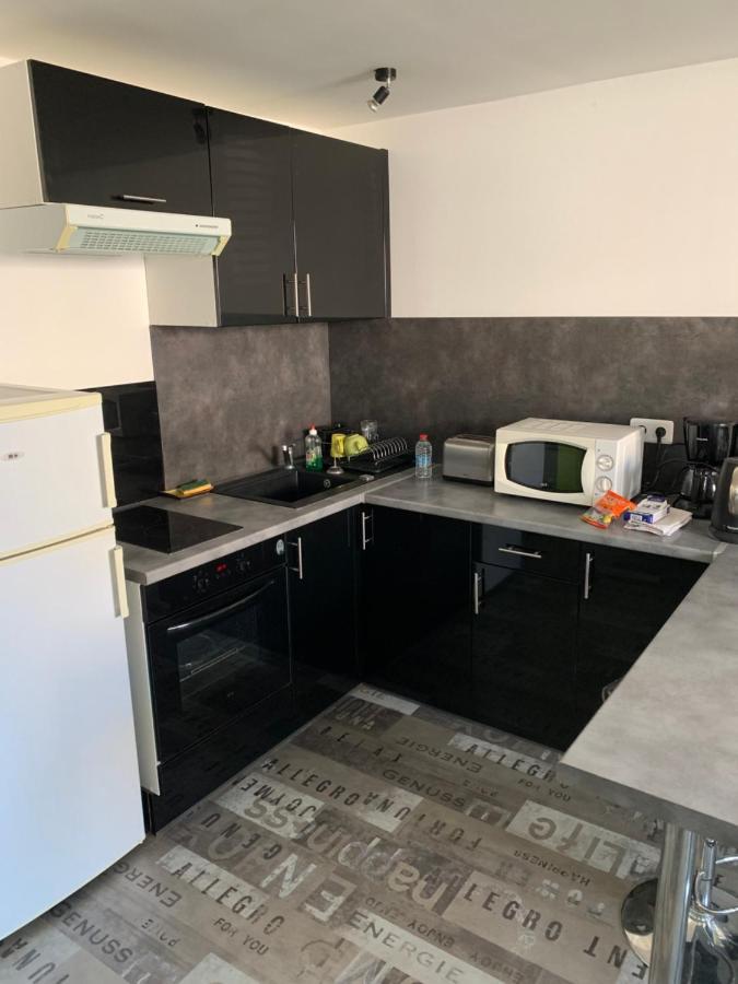 Appartement Tout Confort En Mezzanine A 20Mn A Pied Du Centre-Ville Avec Tv Et Wifi La Rochelle  Luaran gambar