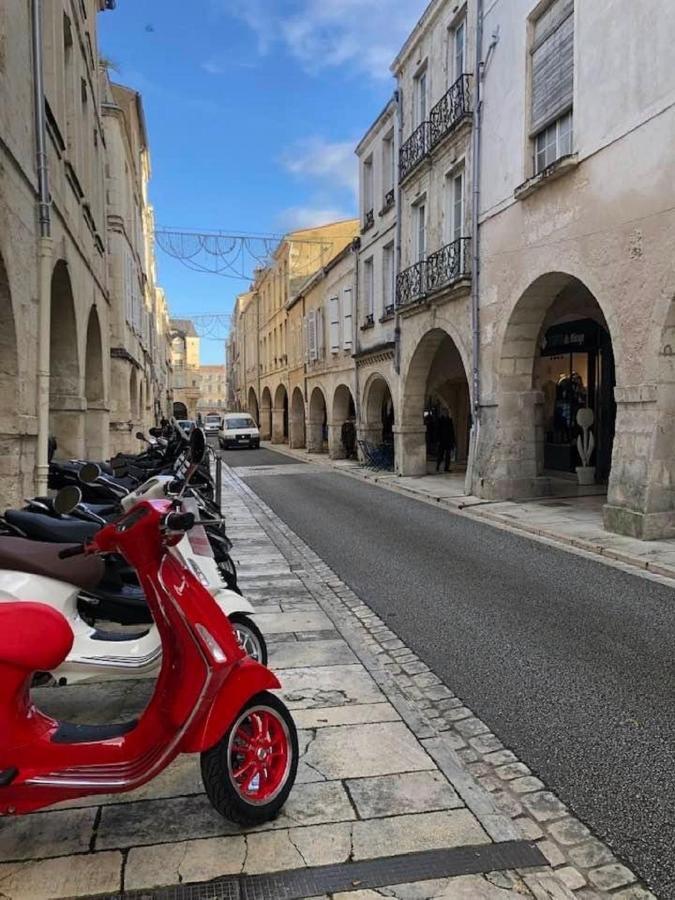 Appartement Tout Confort En Mezzanine A 20Mn A Pied Du Centre-Ville Avec Tv Et Wifi La Rochelle  Luaran gambar